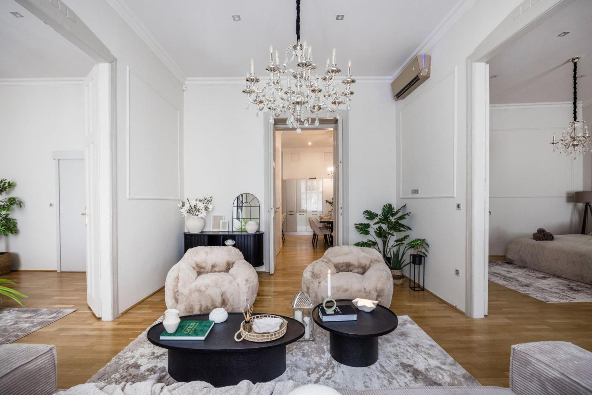 Timeless Elegant Apartment By Opera House Budapest Ngoại thất bức ảnh