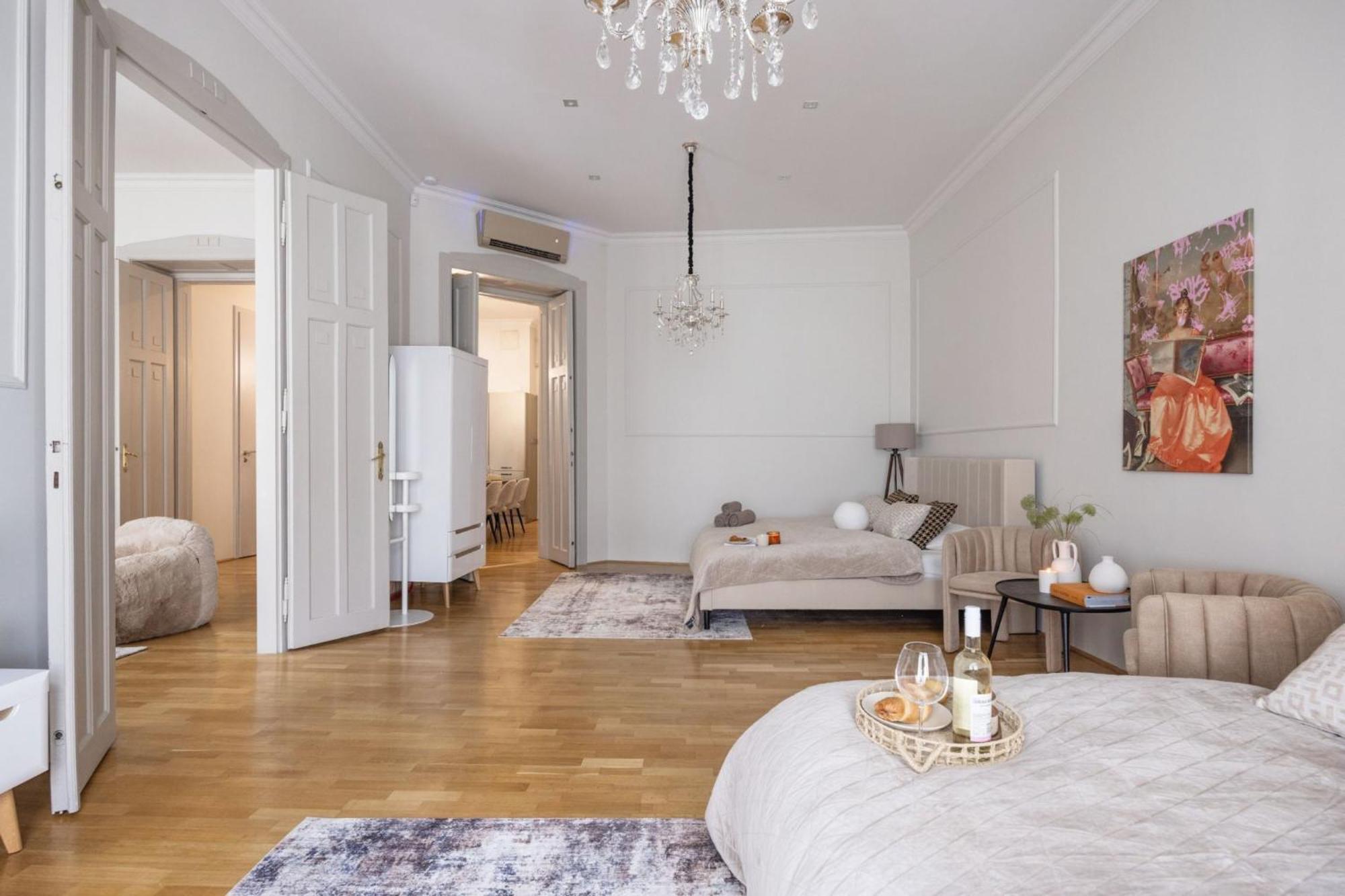Timeless Elegant Apartment By Opera House Budapest Ngoại thất bức ảnh